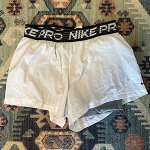 Nike Pro drifit shorts L